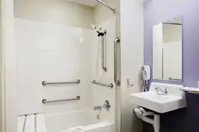 Microtel Inn & Suites by Wyndham Eagle River/Anchorage Are