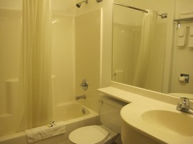 Microtel Inn & Suites by Wyndham Eagle River/Anchorage Are