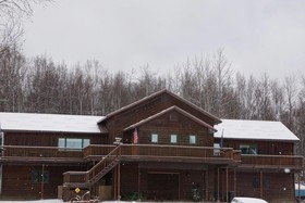 Fairbanks Moose Manor Bed And Breakfast