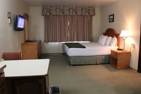 Clarion Hotel & Suites