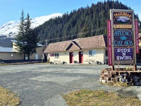Trailhead Lodging