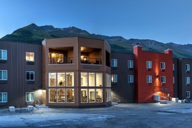 Totem Hotel & Suites