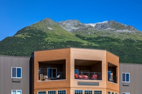 Totem Hotel & Suites