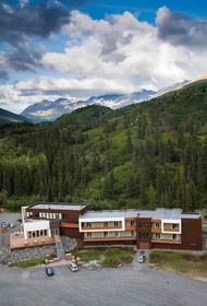 Tsaina Lodge