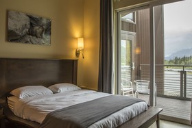 Tsaina Lodge