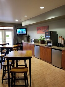 Grand View Inn & Suites
