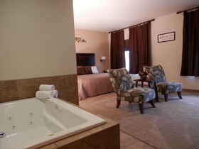 Grand View Inn & Suites