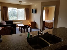 Grand View Inn & Suites
