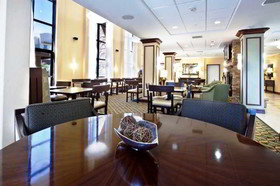 Holiday Inn Express & Suites Phoenix-Glendale