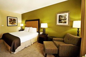 Holiday Inn Express & Suites Phoenix-Glendale