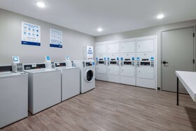 ECHO Suites Extended Stay by Wyndham Phoenix-Peoria/Glendale