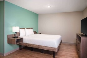 ECHO Suites Extended Stay by Wyndham Phoenix-Peoria/Glendale