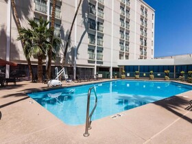 DoubleTree by Hilton Phoenix Midtown