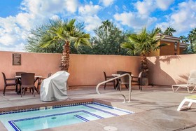 Fairfield Inn & Suites Scottsdale Old Town