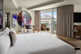 W Scottsdale