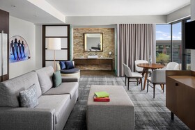 W Scottsdale