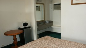 Hwy. Express Inn & Suites