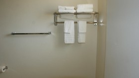 Hwy. Express Inn & Suites