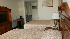 Hwy. Express Inn & Suites