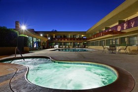 Best Western Royal Sun Inn & Suites