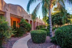 La Posada Lodge and Casitas