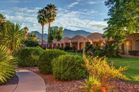 La Posada Lodge and Casitas