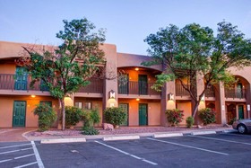 La Posada Lodge and Casitas