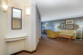 La Quinta Inn & Suites by Wyndham Tucson Airport