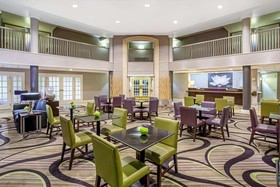 La Quinta Inn & Suites by Wyndham Tucson Airport