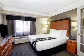 La Quinta Inn & Suites by Wyndham Tucson Airport