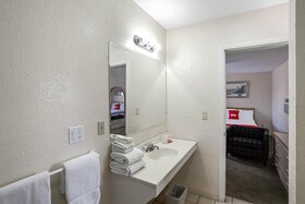Arizona Inn & Suites by OYO Rooms