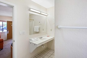 Arizona Inn & Suites by OYO Rooms