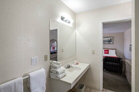 Arizona Inn & Suites by OYO Rooms