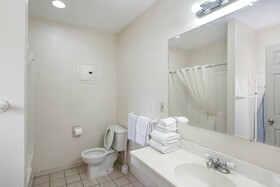 Arizona Inn & Suites by OYO Rooms