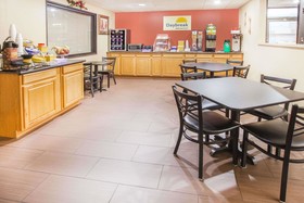 Days Inn by Wyndham Alma