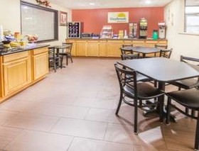 Days Inn by Wyndham Alma