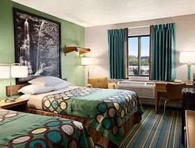 Super 8 by Wyndham Batesville