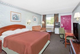 Days Inn & Suites by Wyndham Bentonville