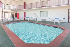 Days Inn & Suites by Wyndham Bentonville