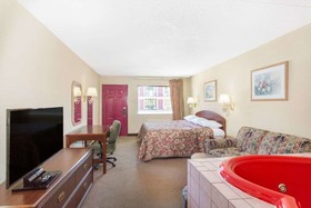 Days Inn & Suites by Wyndham Bentonville