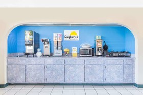 Days Inn & Suites by Wyndham Bentonville