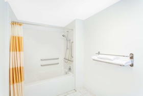 Days Inn & Suites by Wyndham Bentonville