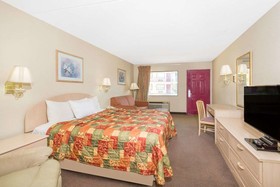 Days Inn & Suites by Wyndham Bentonville