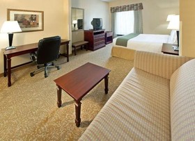 Holiday Inn Express & Suites Bentonville