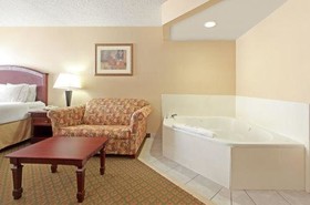 Holiday Inn Express & Suites Bentonville