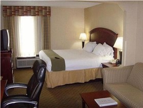 Holiday Inn Express & Suites Bentonville