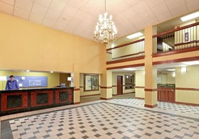 Holiday Inn Express & Suites Bentonville