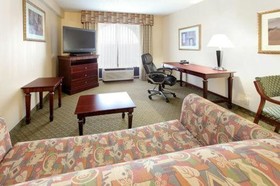 Holiday Inn Express & Suites Bentonville