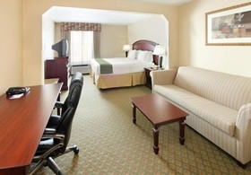Holiday Inn Express & Suites Bentonville