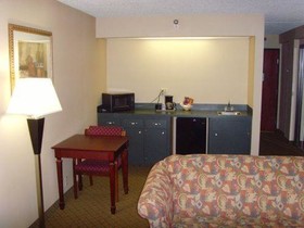 Holiday Inn Express & Suites Bentonville